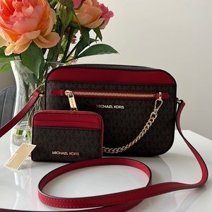 ❤️Michael Kors Red Trim Jet Set Chain Cross Body With Matching Wallet❤️